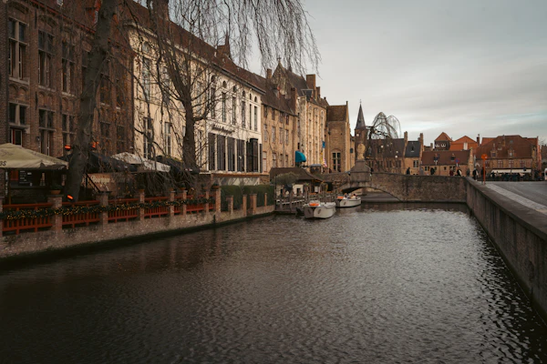 Belgique · Canal et bâtiments historiques de Bruges